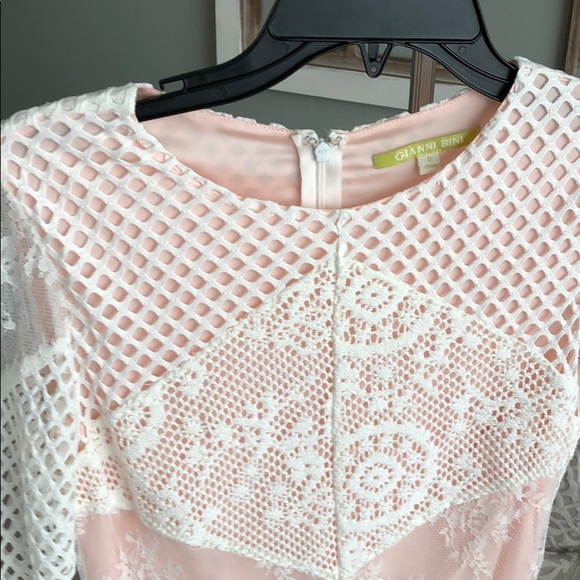 Gianni Bini white lace and peach/blush pink dress - Picture 3 of 4